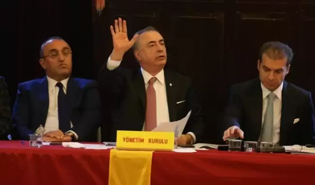 Galatasaray'da seçim iptal edildi, istifalar arka arkaya geldi