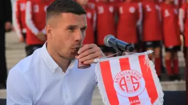 Podolski'ye "Çay" göndermesi