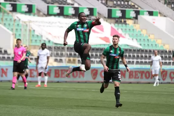 Rodallega 40 metreden attı Yılmaz Vural hayata küstü!