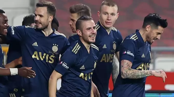 Mehmet Demirkol duyurdu:  Szalai ve Pelkas satılıyor