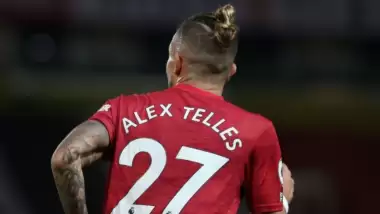 Alex Telles yol ayrımında
