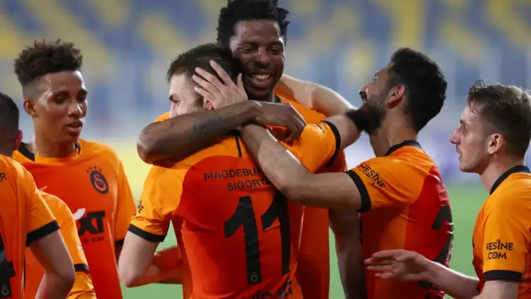 "Galatasaray'da Emre Akbaba mutlaka takımda kalmalı"