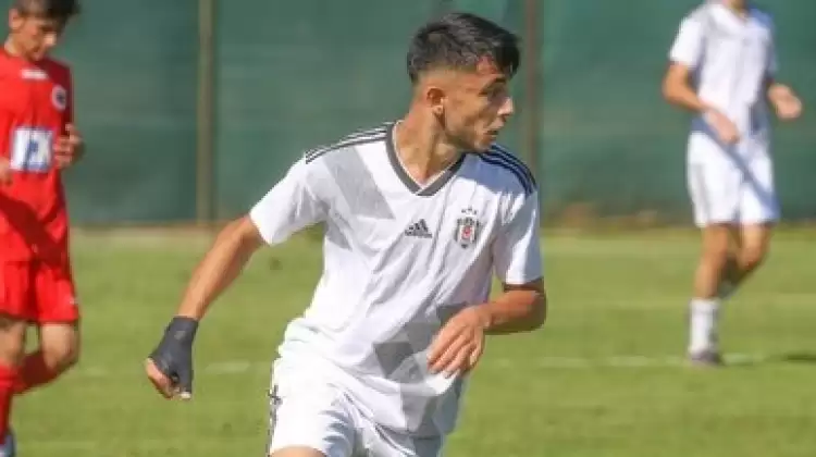 Beşiktaş'ta genç futbolcuya profesyonel imza!