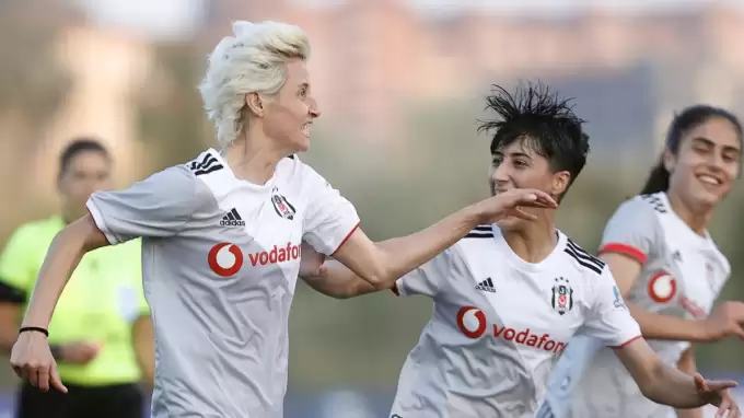 Esra Erol gol attı, sosyal medya yıkıldı!