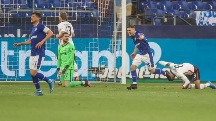 Schalke, Eintracht Frankfurt'un Şampiyonlar Ligi hayallerini yıktı