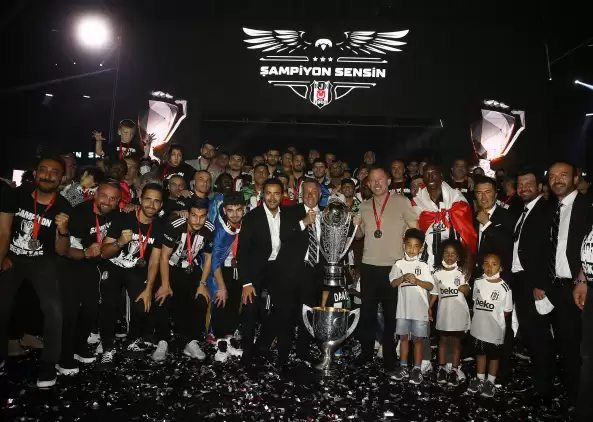 Ve Şampiyon Beşiktaş kupasına kavuştu!