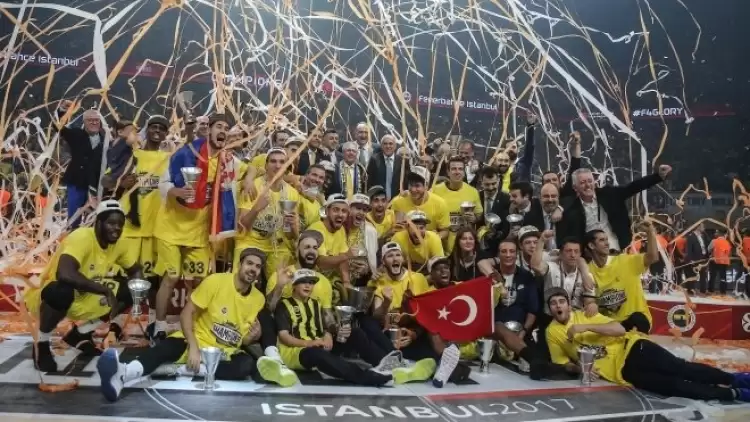 Fenerbahçe 2017’deki tarihi Euroleague şampiyonluğunu kutluyor