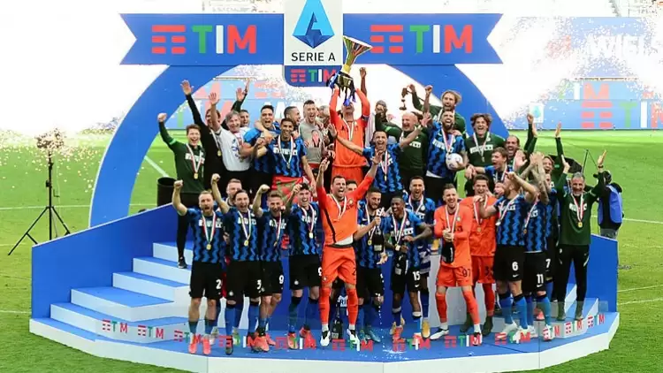 Inter finali müthiş yaptı, şampiyonluk kupasını kaldırdı