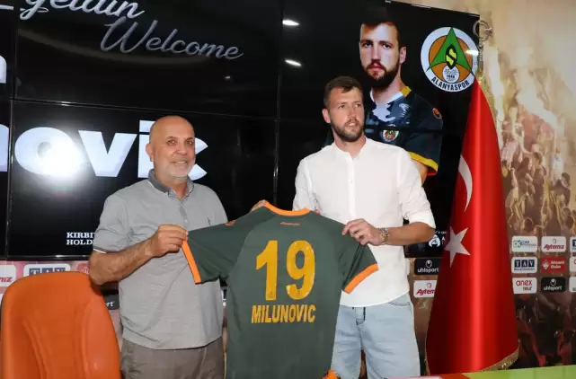 Alanyaspor Sırp oyuncuyla sözleşme imzaladı