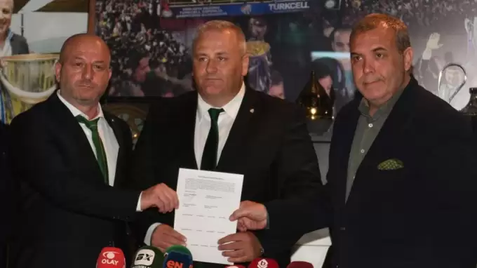 Bursaspor'da Gülgüler mazbatayı aldı, transfer sözü verdi