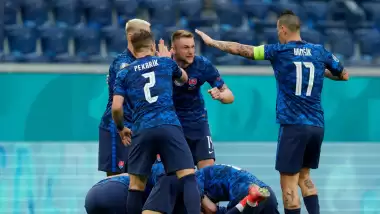 Marek Hamsik'li Slovakya, Polonya'yı devirdi