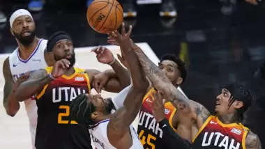 Paul George takımı seride öne taşıdı!