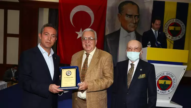 Ali Koç ve Vefa Küçük, YDK üyelerine plaketlerini verdi