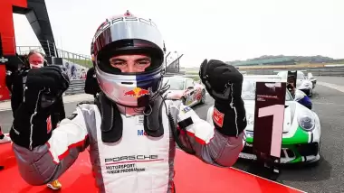 Ayhancan Güven, İtalya'da podyumda