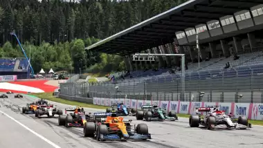 F1'de cuma gününün lideri Verstappen