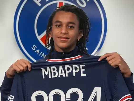 PSG, Kylian Mbappe'nin kardeşini de kaptı! 3 yıllık imza