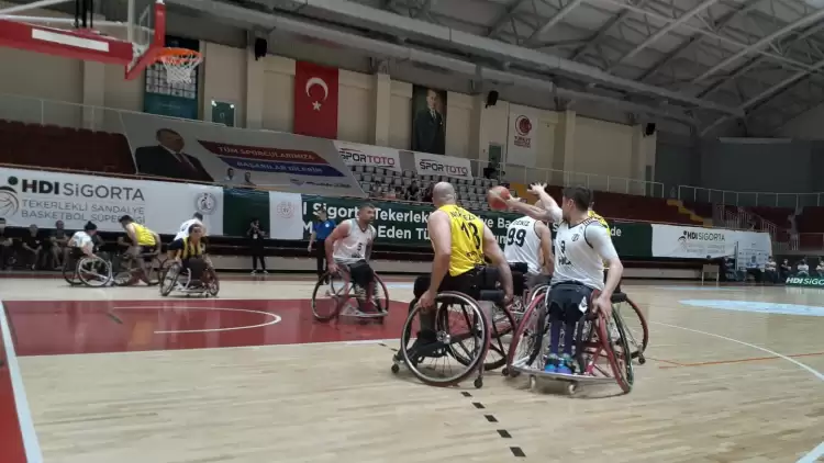 Beşiktaş, Fenerbahçe'yi devirdi finale yükseldi! İşte rakibi...