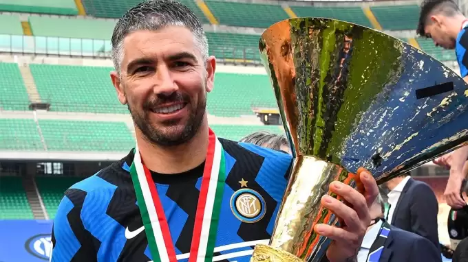 Inter, Sırp oyuncuyla uzattı