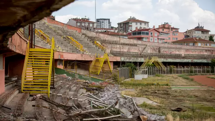 Başkentin emektar stadı yıkıldı