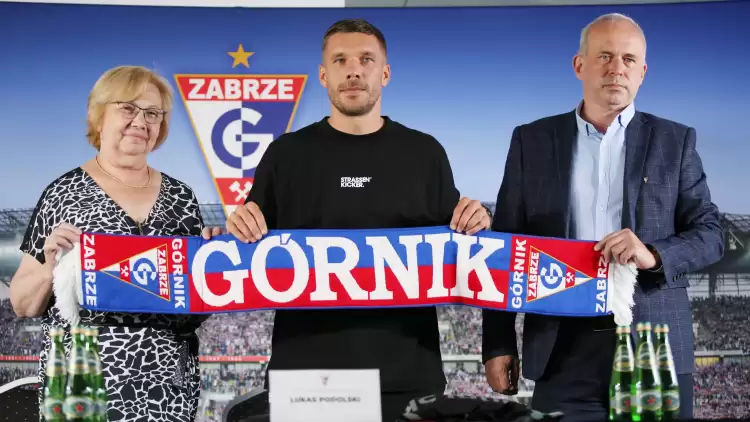 Podolski yeni takımına imzayı attı!