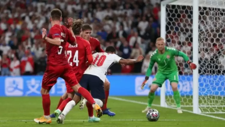 Boris Johnson, İngiltere - Danimarka maçındaki penaltıdan sorumlu mu?