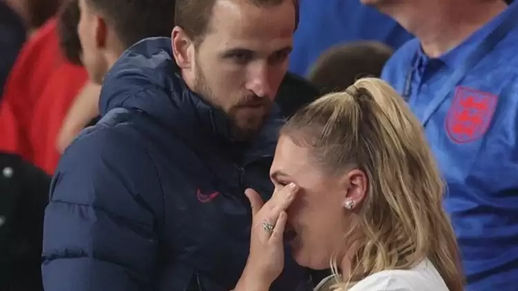 Harry Kane, EURO 2020 finali sonrası ağlayan eşini teselli etti