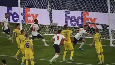 Taçlar ayakla, sarı kart gören kenara! Futbolda devrim hazırlığı