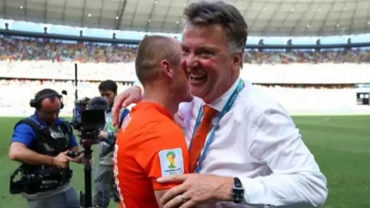 Hollanda 'eski'ye döndü, kriz sonrası Louis van Gaal'e sarıldı!