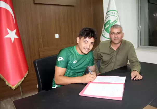 Sivas Belediyespor, sağ kanada Alpay Koçaklı’yı transfer etti