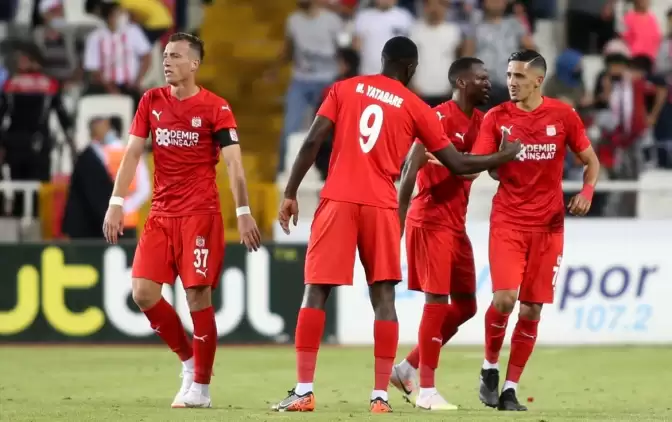 Avrupalı Yiğido! Sivasspor, Konferans Ligi’nde taraftarı önünde turladı  