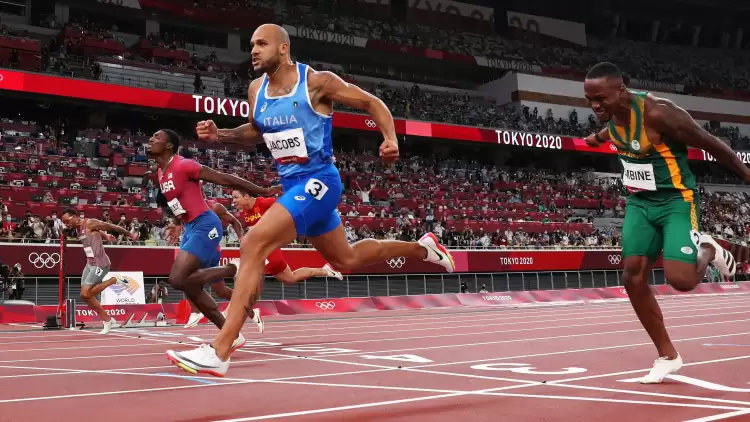 Erkekler 100 metre finalini İtalyan Lamont Marcell Jacobs kazandı