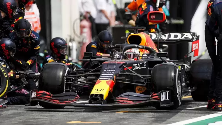 Red Bull'dan yılın en hzılı pit stopu