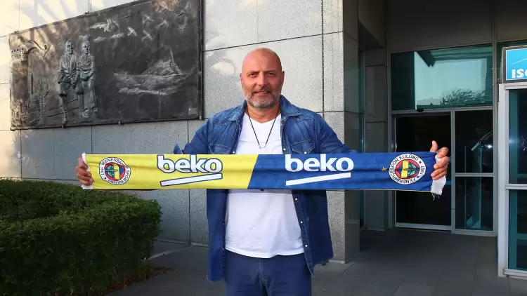 Fenerbahçe'nin yeni koçu Aleksandar Djordjevic, İstanbul'a geldi