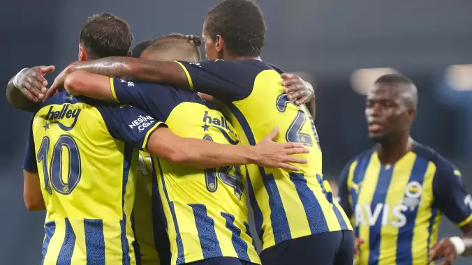 Fenerbahçe lille maci. Emenike. Эммануэль Эменике фото. Эммануэль Эменике дворец. Sow.