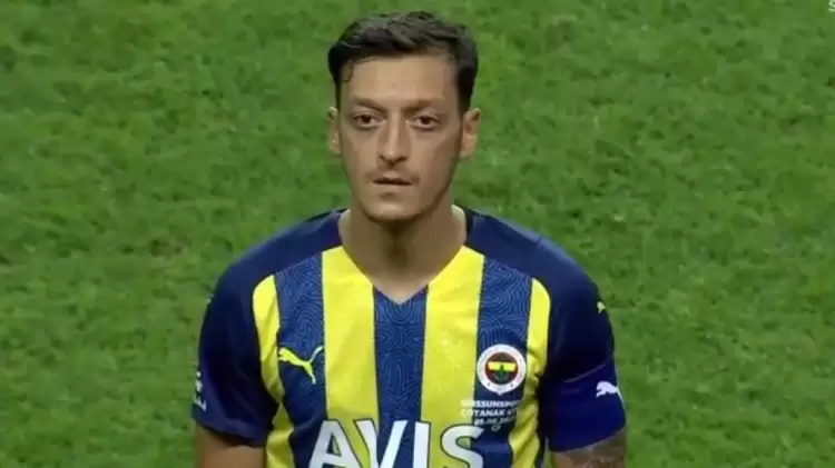 Mesut Özil,  ilk kez Fenerbahçe kaptanı olarak sahaya çıktı