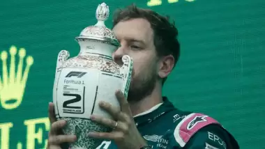 Diskalifiye olan Vettel'e bir kötü haberde takımından geldi