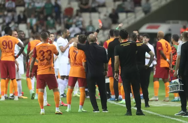 Giresunspor - Galatasaray maçında sarı ve kırmızı kartlardan 12 fidan çıktı!