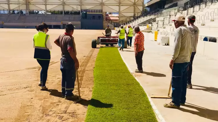 Alsancak Stadı'nda zemine çim serimi başladı