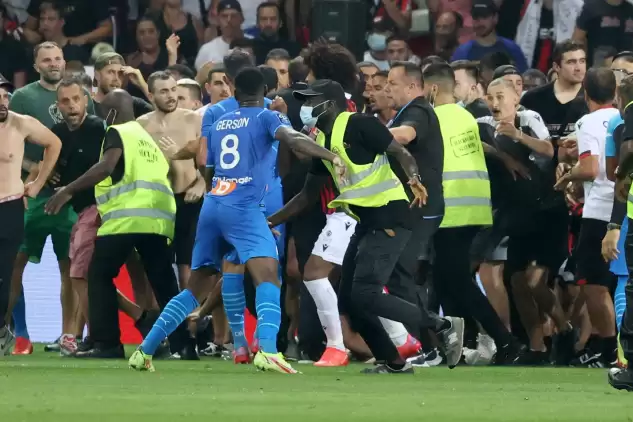 Nice-Marsilya maçında kavga çıkmıştı! Seyirci yasağı geldi...