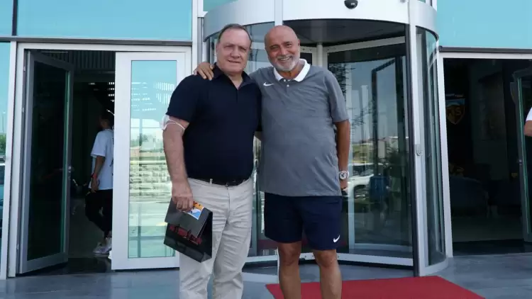 Dick Advocaat'tan Kayserisporlu futbolculara ve Hikmet Karaman'a ziyaret