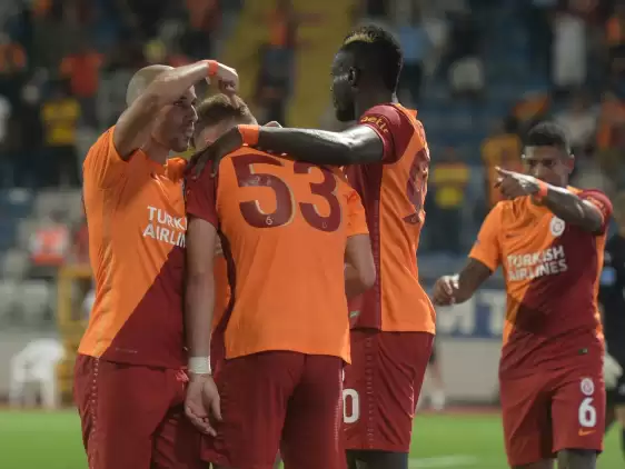 Galatasaray, UEFA Avrupa Ligi play - off turunda Randers'ı 2-1 mağlup etti