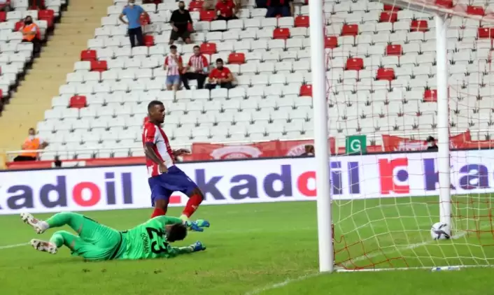 Antalyaspor'da Haji Wright, Rizespor maçındaki hattrick’ini anlattı