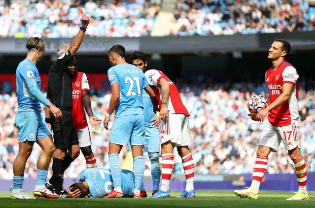 Manchester City, Arsenal'i ligin dibine yolladı!