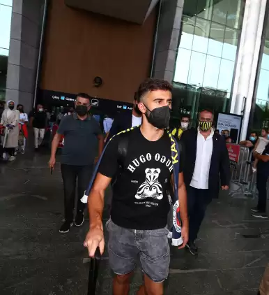 Fenerbahçe'ni yeni transferi Diego Rossi, İstanbul'a geldi