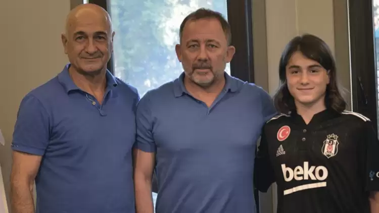 Beşiktaş 13 yaşındaki Cinemre'yi transfer ettiğini açıkladı