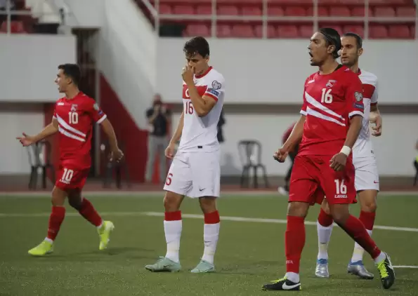 Enes Ünal, Cebelitarık karşısında penaltı kaçırdı