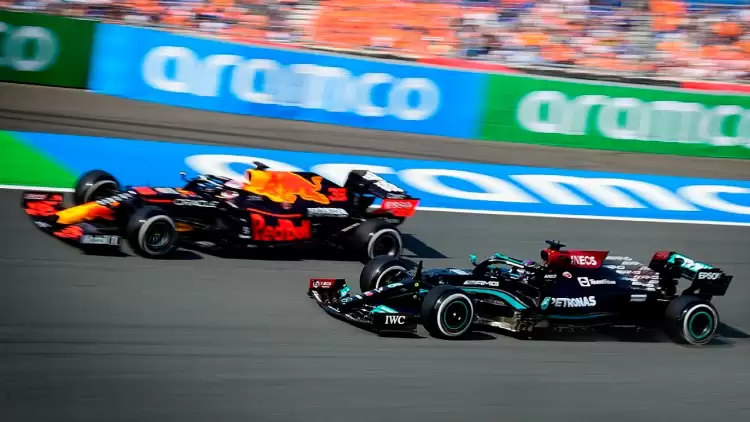 Hollanda GP'de Verstappen, zafere koştu! Şampiyona liderliğini Hamilton'dan geri aldı!