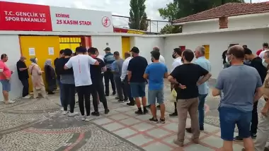 Aşı olmayanlar stadyuma alınmadı! 