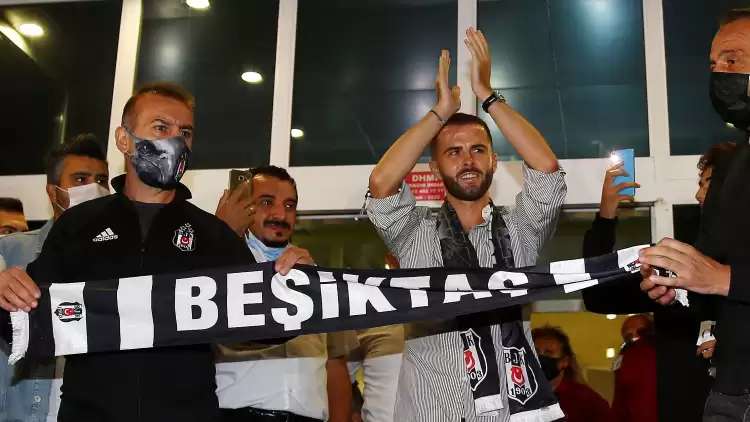 Beşiktaşlı taraftarlardan Pjanic'e coşkulu karşılama