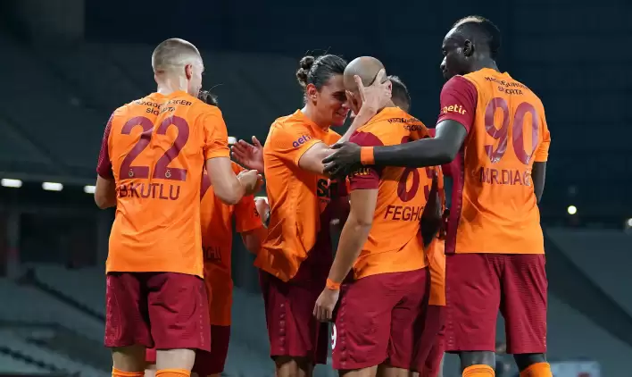 Galatasaray'a bir kötü haber daha: Feghouli milli takımdan sakat döndü 